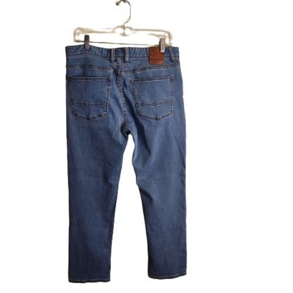 Tommy Bahama Mid Wash Straight Leg Jeans Size 33x30 - Picture 2 of 6